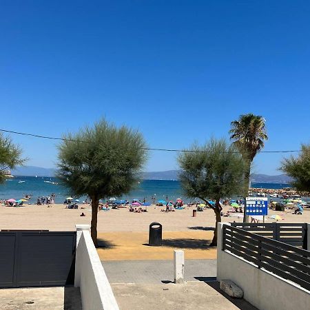 Apartamento En La Playa. Free Parking. Free Wifi L' Escala Exterior foto