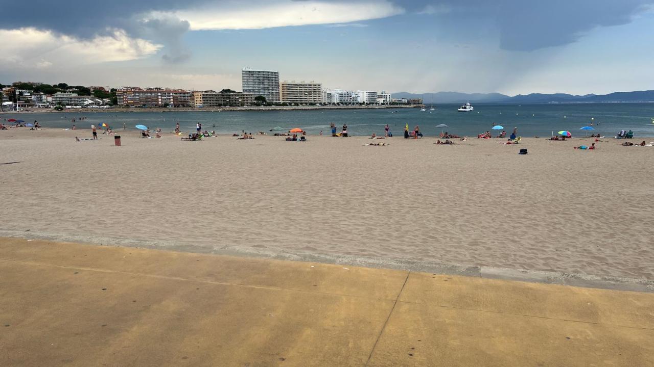 Apartamento En La Playa. Free Parking. Free Wifi L' Escala Exterior foto